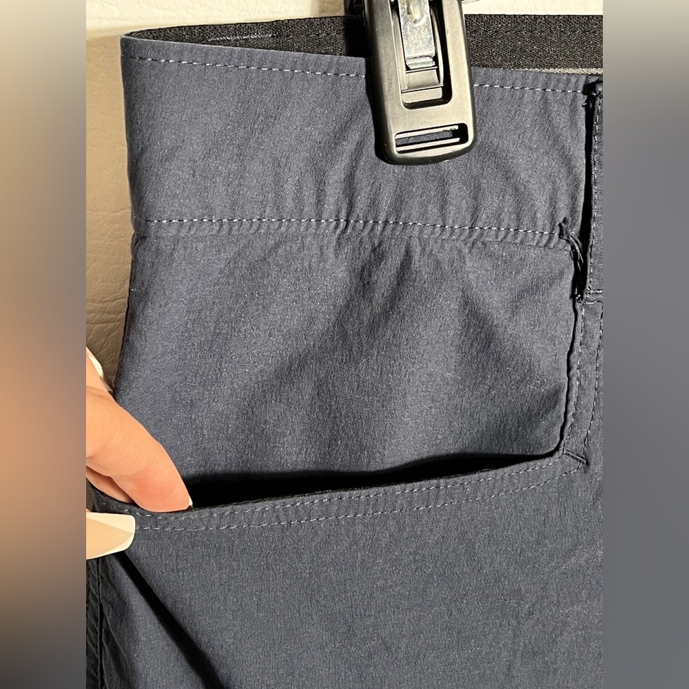 EUC Orvis Voyager Short, size 40 color Blue caviar - Picture 3 of 12